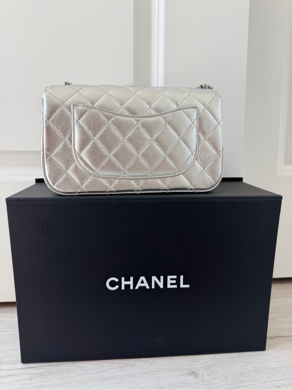 Chanel 25B Mini Classic Metallic Silver Shoulder Bag - Picture 3 of 7